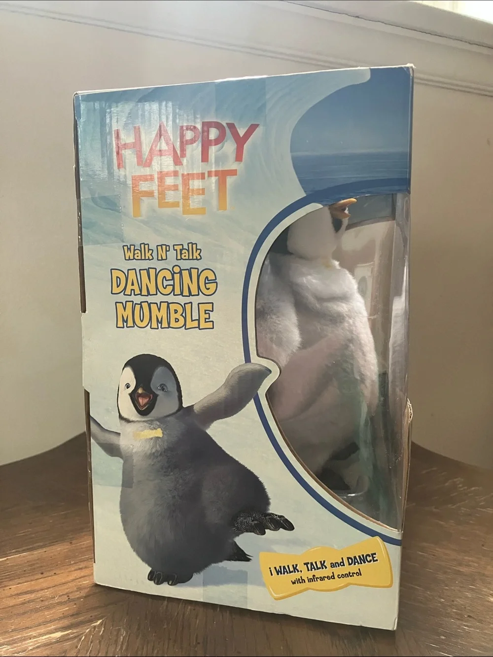 HAPPY FEET Walk N’ Talk Dancing Mumble NIB**
